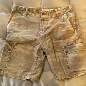 Lucky Brand light camo cargo shorts